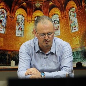 Tarde especial de fé e oração com Padre Elizandro, trazendo palavras que confortam, renovam e edificam