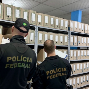 Polícia Federal cumpre mandados em Itapema durante operação contra fraudes ambientais  