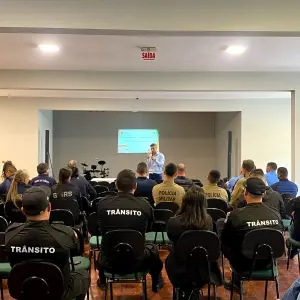 Agentes de trânsito participam de capacitação sobre legislação e procedimentos administrativos