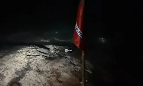 Homem desaparece após se afogar no costão da Praia da Ilhota