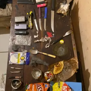 Criança de 6 anos é resgatada em casa insalubre e pede que pais parem de usar drogas