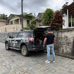 Homem é preso em flagrante por extorsão em troca de motocicleta roubada