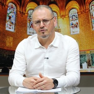 Padre Elizandro Scarsi encerra a semana com bênçãos e esperança no programa Tarde de Fé