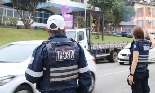 Trânsito terá interdições em vias neste domingo por conta de eventos