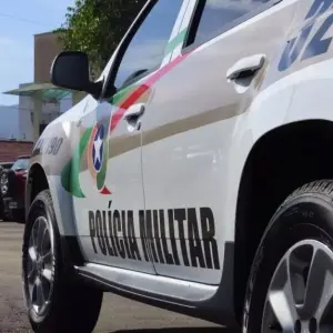 Homem é preso após ameaças, racismo e dano ao patrimônio público