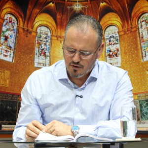 Acompanhe um momento de fé, oração e reflexão com Padre Elizandro, trazendo esperança para sua tarde