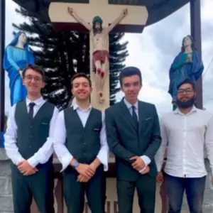 Município dá início ao “Viva o Natal 2025” com acendimento das luzes e chegada do Papai Noel