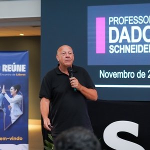 VEJA AS FOTOS | São João Batista recebe Dado Schneider em palestra promovida pelo Sesc 