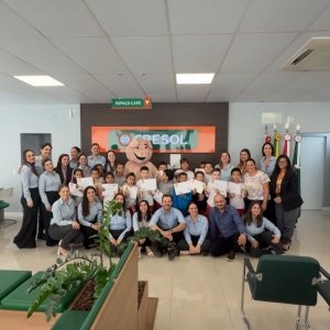 Alunos de Tijucas recebem certificados por participação no projeto de educação financeira