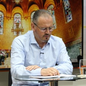Tarde especial de fé e oração com Padre Elizandro, trazendo palavras que confortam, renovam e edificam