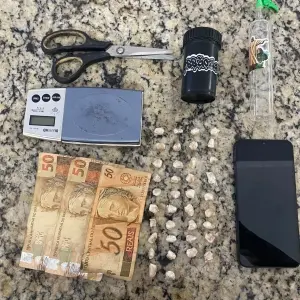 Casal é detido por tráfico de drogas após denúncia anônima