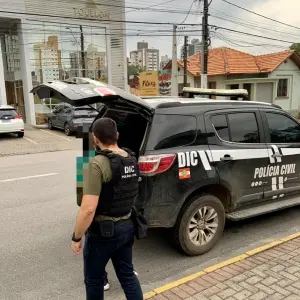 Foragido desde 2021 por tentativa de homicídio contra a vida de duas pessoas, homem é detido