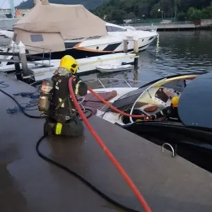Incêndio atinge embarcação em marina de Balneário Camboriú