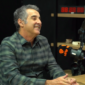 O poder da voz: Álvaro Fernando compartilha trajetória no Primeiro Clic Podcast