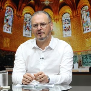 Padre Elizandro traz mensagem de fé no programa desta segunda-feira, 17 de novembro