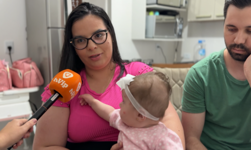 Família corre contra o tempo para tratar assimetria craniana severa em bebê de 6 meses