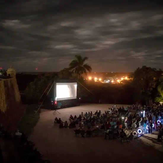 BikeCine estreia em Bombinhas com cinema movido a pedaladas e sessão gratuita ao ar livre
