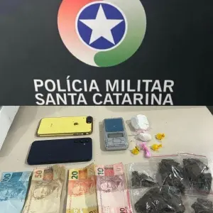 Operação apreende entorpecentes, balança e dinheiro em flagrante