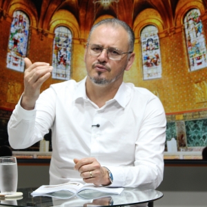 Padre Elizandro Scarsi encerra a semana com bênçãos e esperança no programa Tarde de Fé