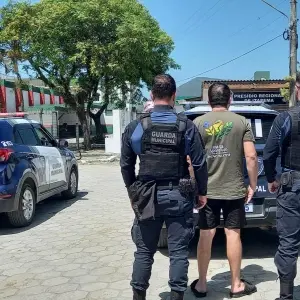 Suspeito abordado durante patrulhamento é preso com mandado por estelionato