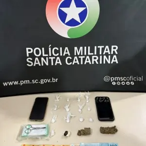 Ação resulta na apreensão de drogas e detenção de menor envolvido na venda de entorpecentes