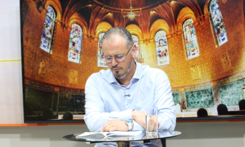 Renove sua fé e encontre força nas mensagens e orações do Padre Elizandro, ao vivo nesta tarde