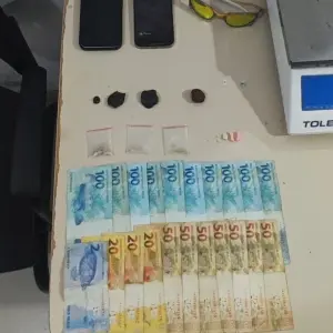 Homem é preso com entorpecentes e dinheiro durante ação policial