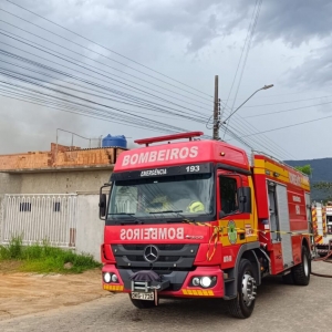 Princípio de incêndio em fábrica de calçados mobiliza bombeiros da região