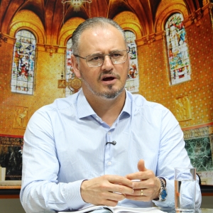 Acompanhe um momento de fé, oração e reflexão com Padre Elizandro, trazendo esperança para sua tarde