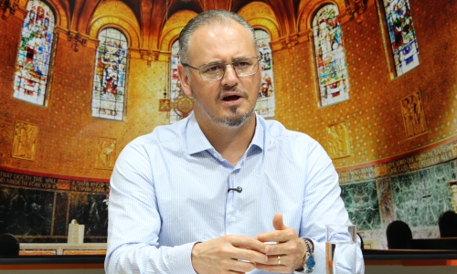 Acompanhe um momento de fé, oração e reflexão com Padre Elizandro, trazendo esperança para sua tarde