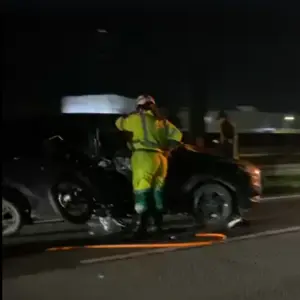 Grave colisão entre carro e moto deixa um morto e feridos na BR-101