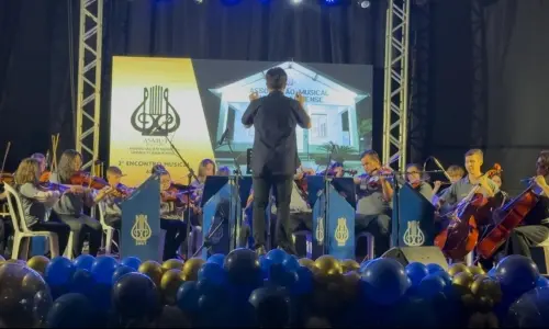 Encontro musical reúne mais de 300 alunos em apresentação da ASMUT