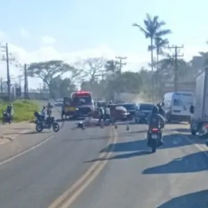 Motociclista fica ferido em colisão com carro na SC-410 em Tijucas