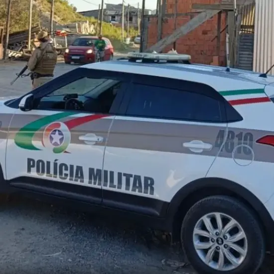 Homem é preso em obra na orla de Meia Praia após mandado por pensão alimentícia