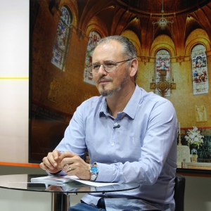 Padre Elizandro Scarsi encerra a semana com bênçãos e esperança no programa Tarde de Fé