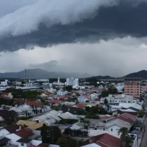 Itapema e Porto Belo também suspendem aulas na rede municipal nesta terça-feira devido a alertas climáticos