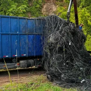 Município envia 13 toneladas de cabos para descarte ambientalmente correto