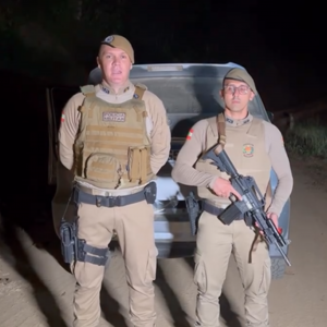 Hilux furtada é localizada após intensa perseguição em mata