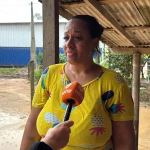 Vala transborda e água com lama atingem casas no Morretes