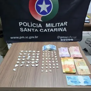 Suspeito de tráfico de drogas tenta fugir e resiste a abordagem policial