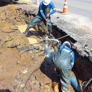 Rompimento em obra deixa bairro de Porto Belo com abastecimento comprometido nesta sexta-feira