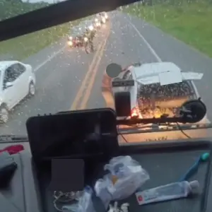 Acidente na BR-280 termina em agressão e danos a caminhão de Tijucas