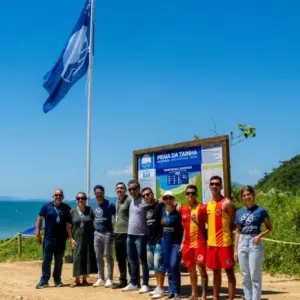Cinco praias da região recebem Bandeira Azul nesta temporada