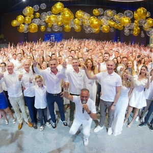 FOTOS NO AR | Veja como foi a confraternização do Grupo Koch