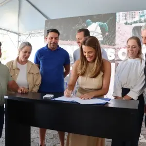 VÍDEO | Cerimônia reúne autoridades e apresenta melhorias externas da sede da prefeitura