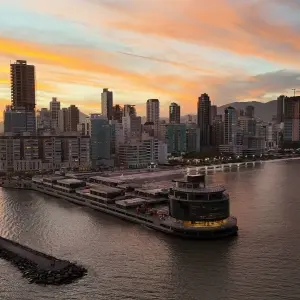 Píer com estrutura inédita na América Latina é inaugurado em Itapema