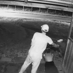 Motocicleta é furtada durante a madrugada e proprietário pede por informações