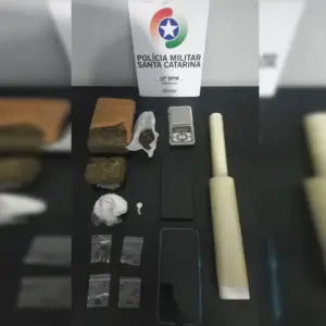 Casal é preso por tráfico de drogas e abandono de incapaz