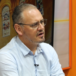 Programa diário promove momentos de espiritualidade, reflexão e conexão com Deus, fortalecendo a fé