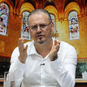 Acompanhe um momento de fé, oração e reflexão com Padre Elizandro, trazendo esperança para sua tarde